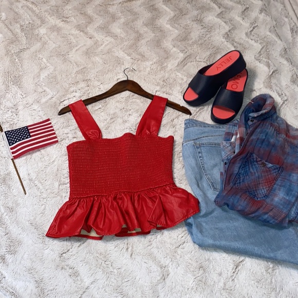 TCEC Faux leather sleeveless peplum red top Excellent preowned condition size M - Picture 11 of 11